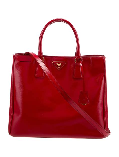 prada saffiano vernice tote tote|prada saffiano tote price.